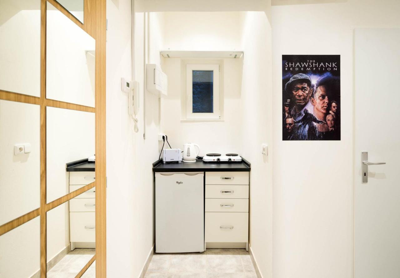 Apartamento Prison - Get Locked Up In Centre Of *