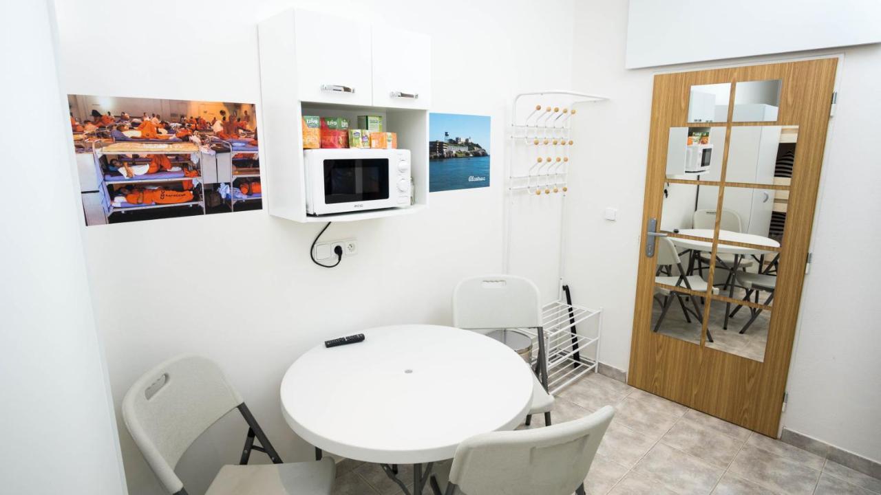 Prison - Get Locked Up In Centre Of Apartamento *